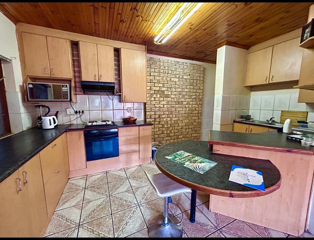 4 BEDROOM HOUSE FOR SALE IN RUYTERWACHT